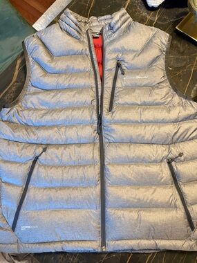 Eddie Bauer Men's Light Gray Quilted Puffer Vest with Red Lining